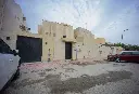 المبنى من الخارج.webp